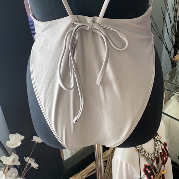 Sexy one piece - Picture 6 of 8